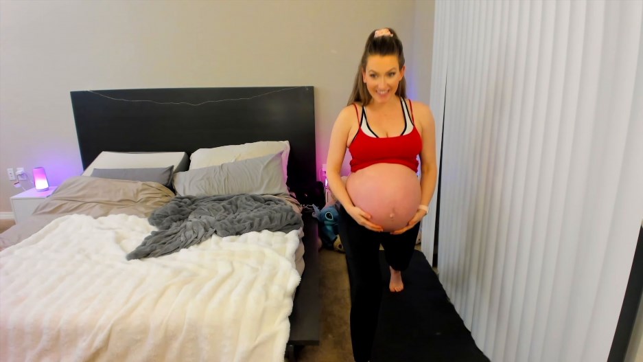 Pregnant Princess – Private Pregnancy Yoga Lesson Turns Into JOI